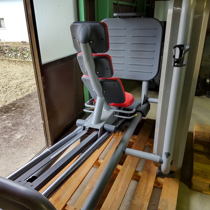 TECHNOGYM レッグプレス | マシンやさんグループ