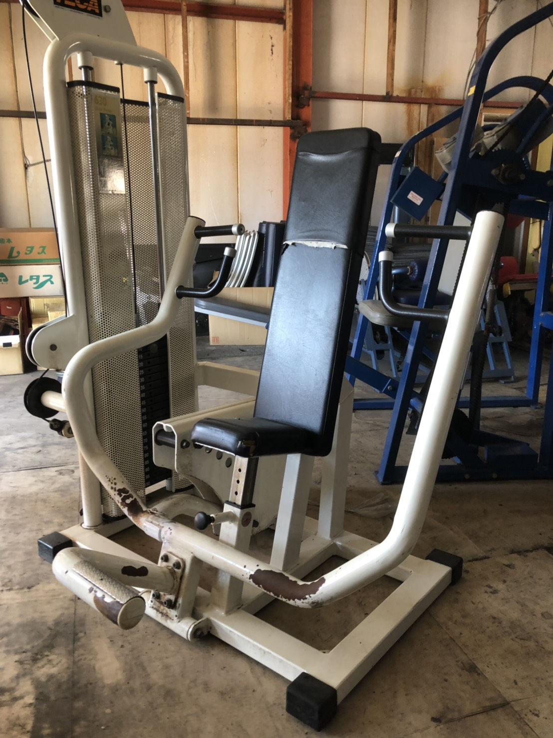 Teca チェストプレス マシンやさんグループ